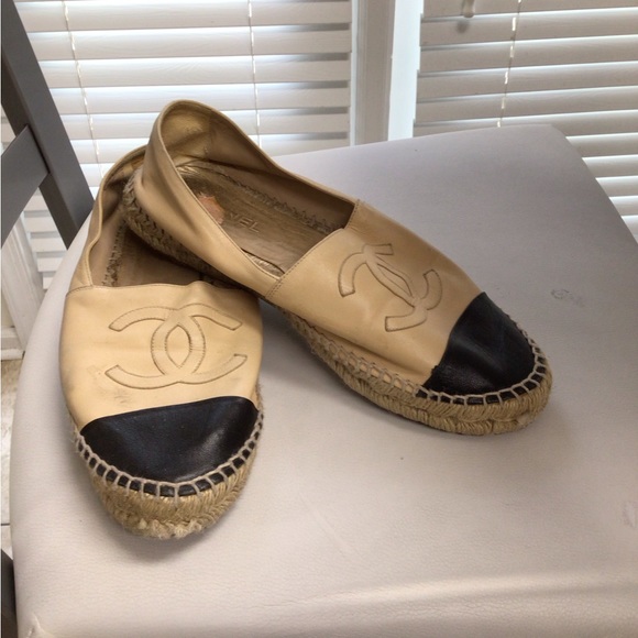 - Chanel Black And Tan Flats Size 9 - Picture 1 of 12